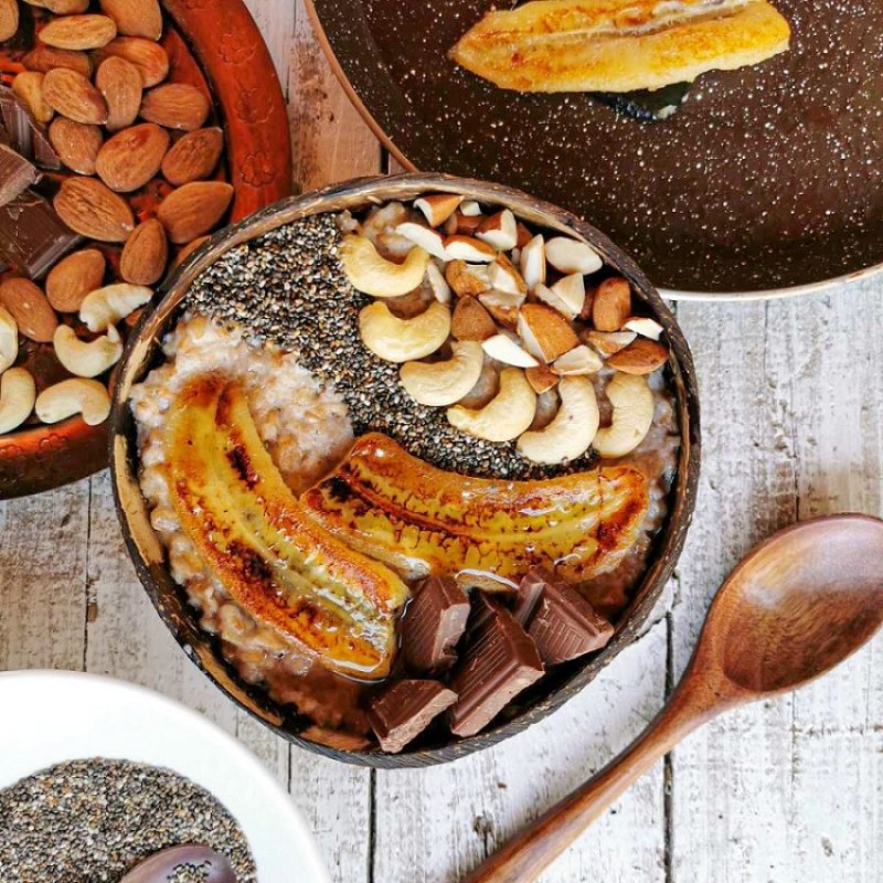 BOWLS DI FARRO CON BANANE ARROSTITE