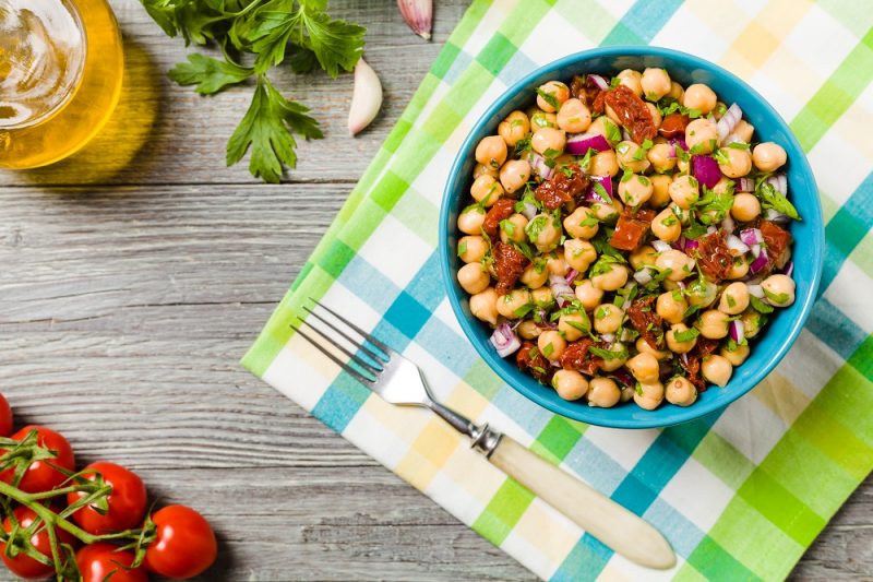 INSALATA DI CECI CON POMODORI SECCHI