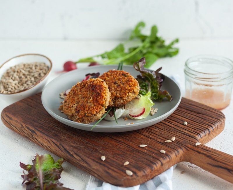 POLPETTE DI SOIA FATTE IN CASA E INSALATA ESTIVA