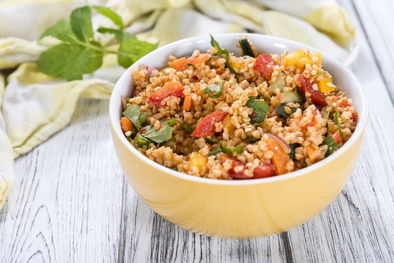 INSALATA MEDITERRANEA CON BULGUR