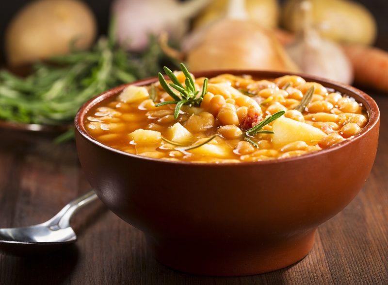 Zuppa di Fagioli e Patate: Un Comfort Food Semplice e Delizioso