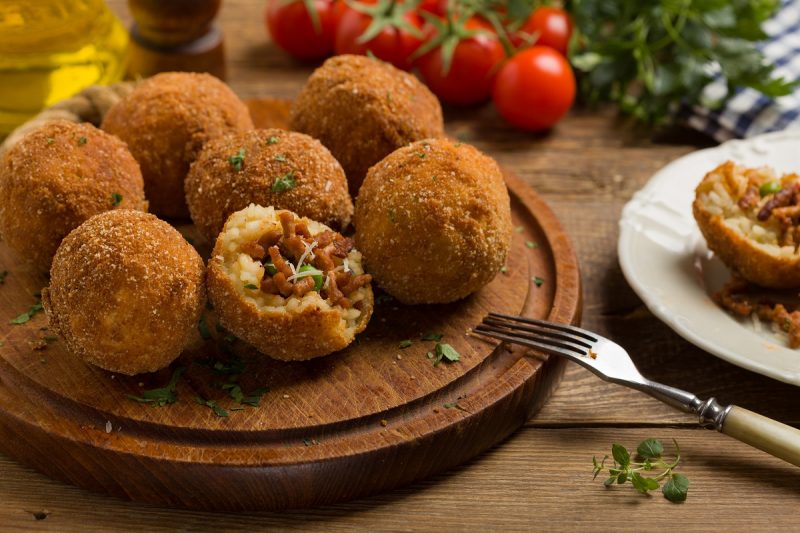 ARANCINI RIPIENI: CROCCHETTE DI RISO ALL'ITALIANA