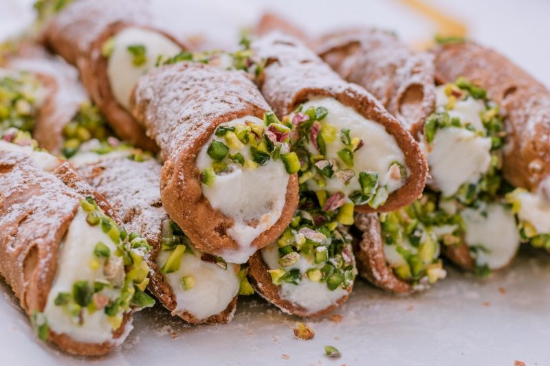 CANNOLI SICILIANI: Un Classico Irresistibile