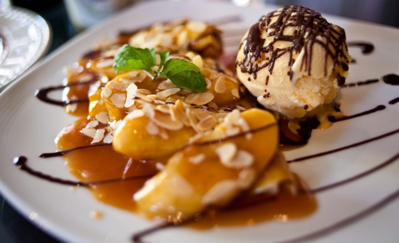 BANANE AL FORNO CON GELATO