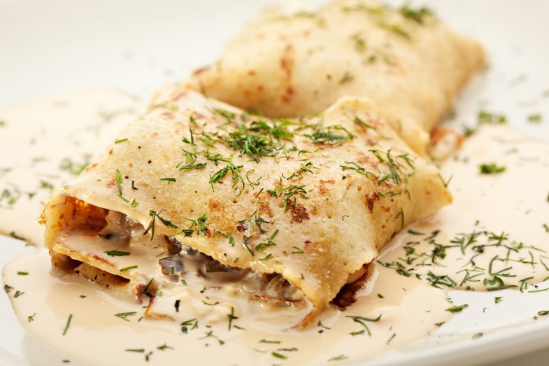 CREPES CON POLLO E FUNGHI